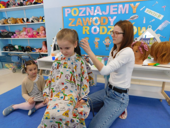 salon-fryzjerski-w-grupie-Jagodki-23