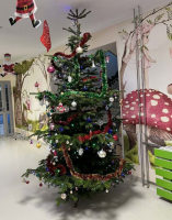 WSPOLNE-UBIERANIE-CHOINKI-W-HOLU-NASZEGO-PRZEDSZKOLA-1