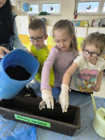 WIOSENNY-OGRODEK-NA-PARAPECIE-1