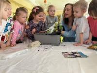 Wiosenne sadzenie roślin w przedszkolu i zajęcia edukacyjne: „W wiosennym ogrodzie”