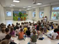 Teatrzyk pt. „O krasnoludkach, babci i kolorowych kulkach”