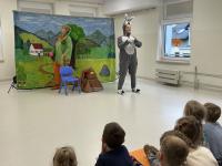 Teatrzyk pt. „O krasnoludkach, babci i kolorowych kulkach”